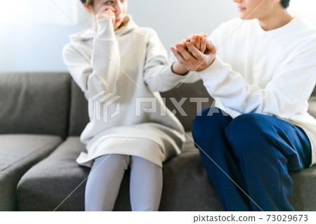 Lifestyle (image of spending time in the room) 73029673