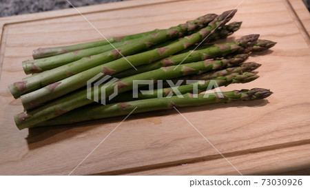 Green asparagus Green asparagus 73030926