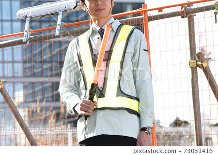 工作服的衛兵人 73031416