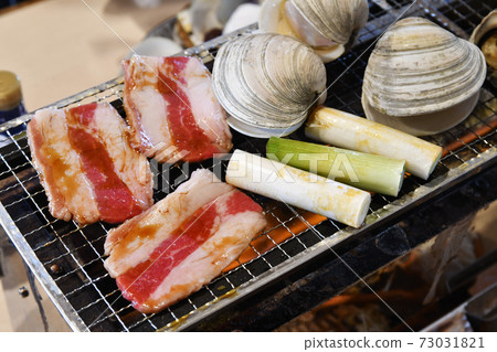 Grilled meat and shellfish barbecue 73031821