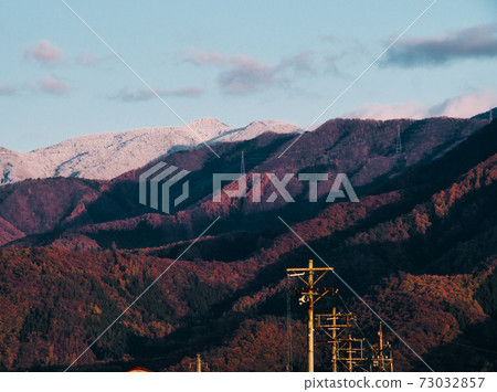 Electric wire leading to the snowy mountains 73032857