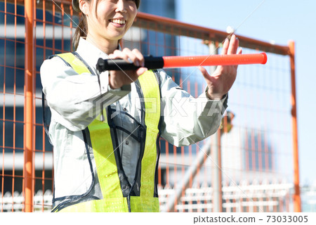 Female worker with a guide rod 73033005