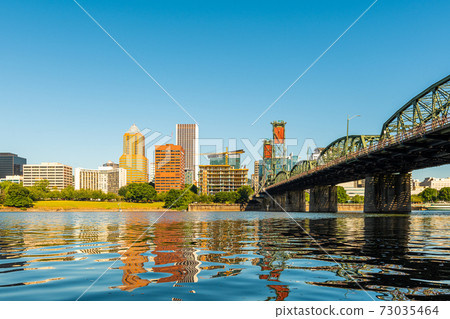 Portland, Oregon, USA Willamette River Portland, Oregon, USA Willamette River 73035464