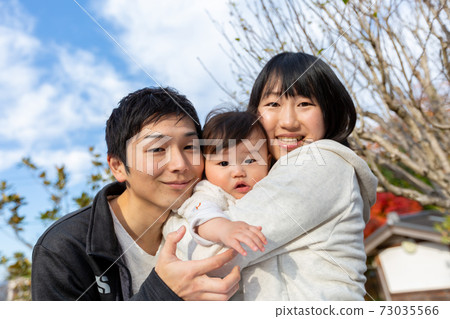 全家福8個月大寶寶秋葉 全家福8個月大寶寶秋葉 73035566