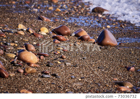 Set of rocks on the shore of the beach 73036732