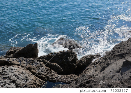 Waves crashing on the Terushima coast of Kushikino city 73038537