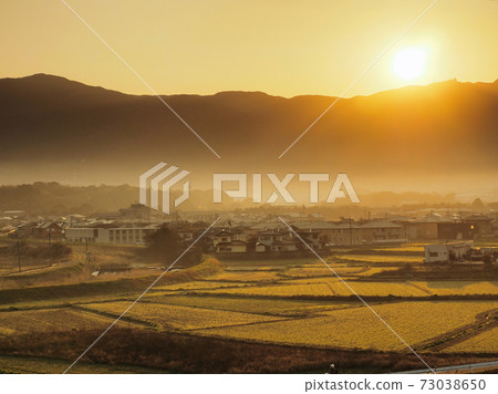 A country town hazy in the morning mist 73038650