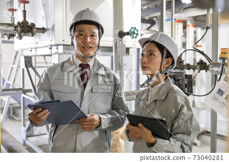Education OJT to teach workers who perform equipment maintenance at factory facilities 73040281