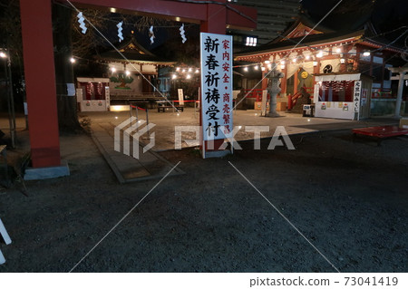 An empty night shrine 73041419
