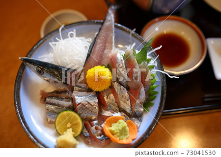 Saury sashimi 73041530