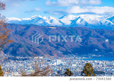 積雪的八嶽山脈和Su訪湖[長野縣] 73041560