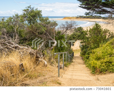 Steps to the beach - Torquay 73041601