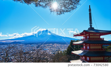 新倉山淺間公園的富士山和五層寶塔 73042580