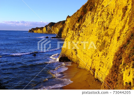 The cliffs of the fisherman's coast shining in the morning sun 73044205
