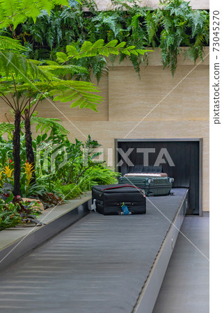 Passenger luggage on conveyor belt at arrival 73045270