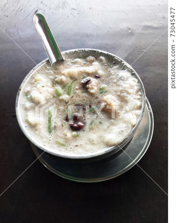 Malaysian desserts called Cendol. Cendol is made from crushed ice cubes and flour, and a variety of sweets and fruits. Malaysian desserts called Cendol. Cendol is made from crushed ice cubes and flour, and a variety of sweets and fruits. 73045477