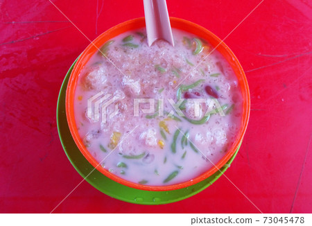 Malaysian desserts called Cendol. Cendol is made from crushed ice cubes and flour, and a variety of sweets and fruits. Malaysian desserts called Cendol. Cendol is made from crushed ice cubes and flour, and a variety of sweets and fruits. 73045478