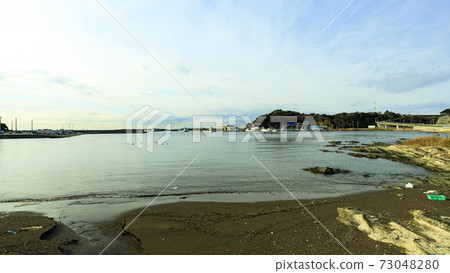 湘南三浦半島神奈川縣三浦市比沙門港的冬天 湘南三浦半島神奈川縣三浦市比沙門港的冬天 73048280