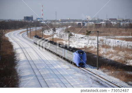 Limited express "Super Hokuto" heading to Sapporo in the morning in Tomakomai city Limited express "Super Hokuto" heading to Sapporo in the morning in Tomakomai city 73052487