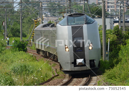 仲夏時節沐浴時前往室蘭的特快“ Suzuran” 73052545