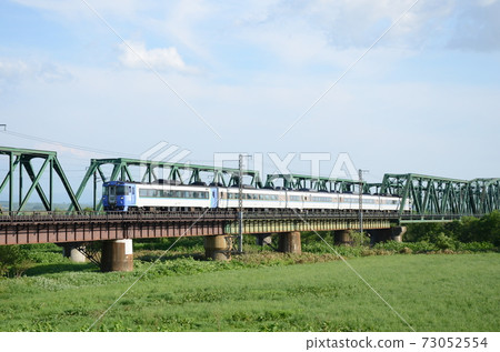 特快“鄂霍次克”穿越石狩川第一橋 73052554