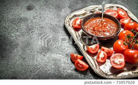 Fresh tomato sauce with spices. 73057020