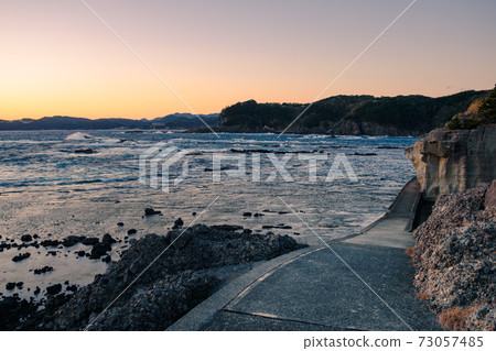 Dusk and Ebisu Island promenade Dusk and Ebisu Island promenade 73057485