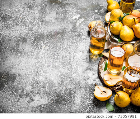 The fresh juice of pears. The fresh juice of pears. 73057981