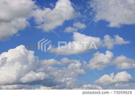 Big fluffy clouds (Altocumulus) Big fluffy clouds (Altocumulus) 73059929