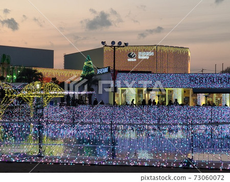 讀賣地和黃昏的照明 73060072