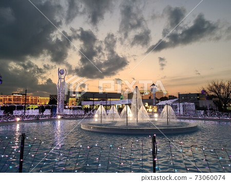 讀賣宮土地和黃昏的噴泉 73060074