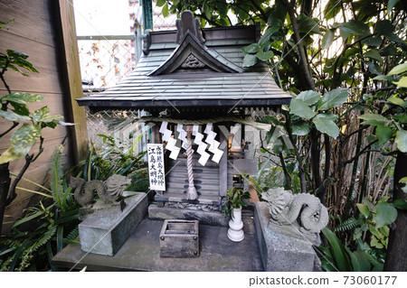 日本柳森社(俗稱Kurana Tamashii神社)在東京秋葉原的東京都市風景。狐狸和狐狸...,Setsusha / Suesha ... = Kanda Sudacho 日本柳森社(俗稱Kurana Tamashii神社)在東京秋葉原的東京都市風景。狐狸和狐狸...,Setsusha / Suesha ... = Kanda Sudacho 73060177