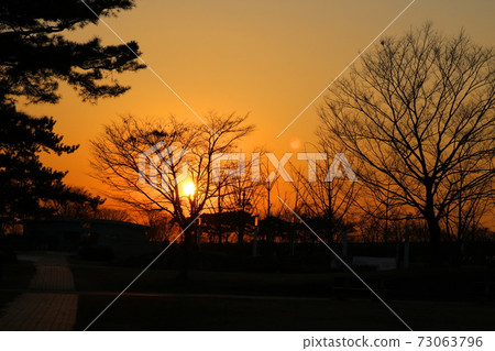 sunset 73063796