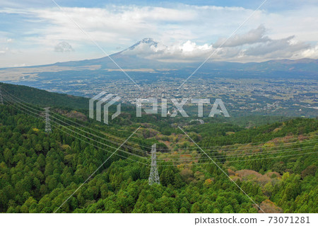 View of Mt. Fuji from the sky above Hakone Sengokuhara View of Mt. Fuji from the sky above Hakone Sengokuhara 73071281