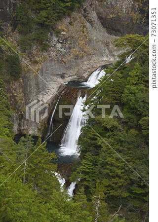 View from Fudonanaeno Falls Observatory (Shimokitayama Village, Yoshino District, Nara Prefecture) View from Fudonanaeno Falls Observatory (Shimokitayama Village, Yoshino District, Nara Prefecture) 73071351