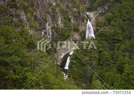 View from Fudonanaeno Falls Observatory (Shimokitayama Village, Yoshino District, Nara Prefecture) View from Fudonanaeno Falls Observatory (Shimokitayama Village, Yoshino District, Nara Prefecture) 73071358