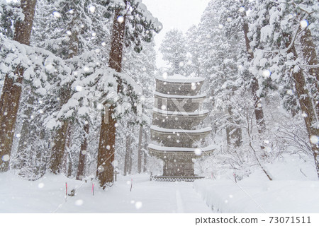 Haguroyama five-storied pagoda in winter Haguroyama five-storied pagoda in winter 73071511