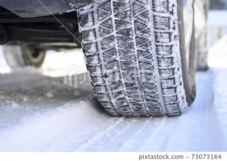 Studless tires on snow Studless tires on snow 73073164