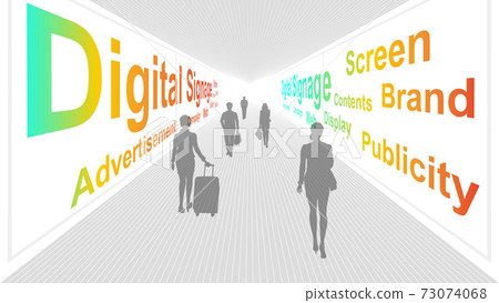 人們走在過道和兩側安裝的數字標牌中 73074068