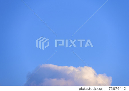 天空和雲彩背景(焦慮,不安,負面表達) 天空和雲彩背景(焦慮,不安,負面表達) 73074442