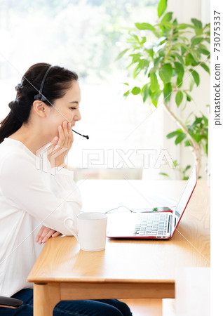Woman having a remote meeting Woman having a remote meeting 73075337