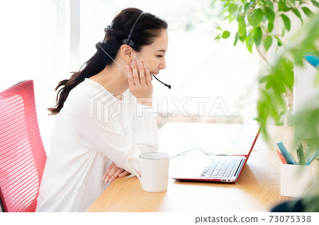 開會的女人 開會的女人 73075338