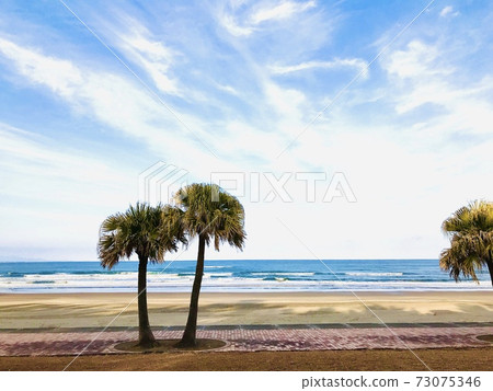 使您想看海灘的風景 使您想看海灘的風景 73075346