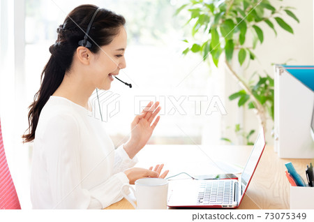 開會的女人 開會的女人 73075349