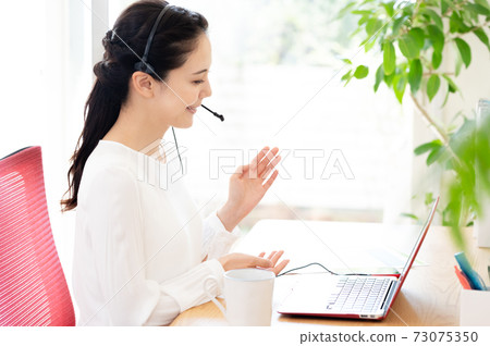 開會的女人 開會的女人 73075350
