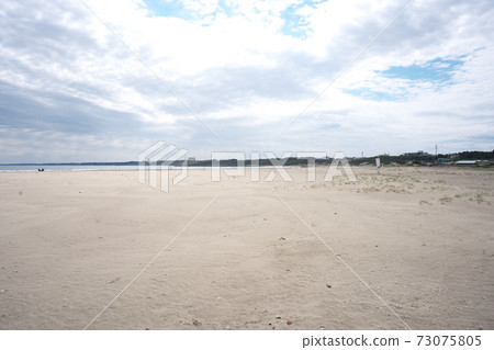 Sandy beach on Oarai coast Sandy beach on Oarai coast 73075805