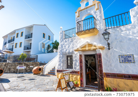 陽光明媚的志摩地中海村 73075975