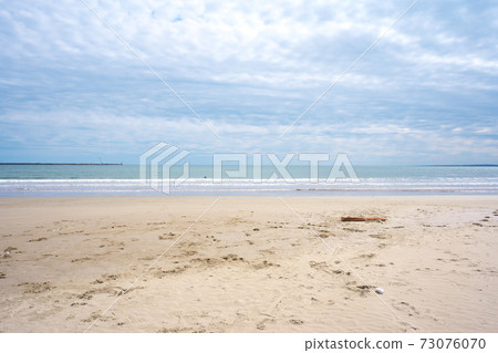 Sandy beach on Oarai coast 73076070