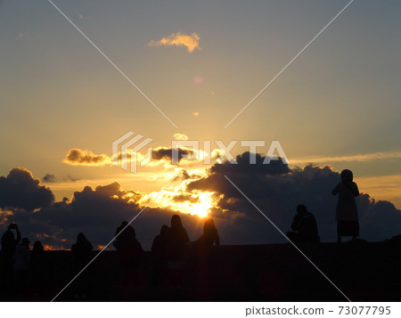 Sunrise shining through the clouds 73077795