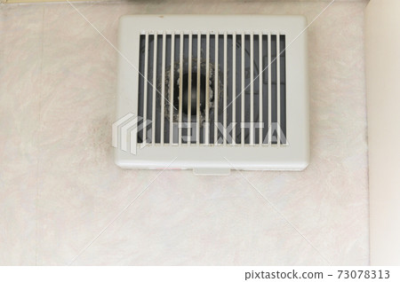 清潔前的通風風扇 73078313